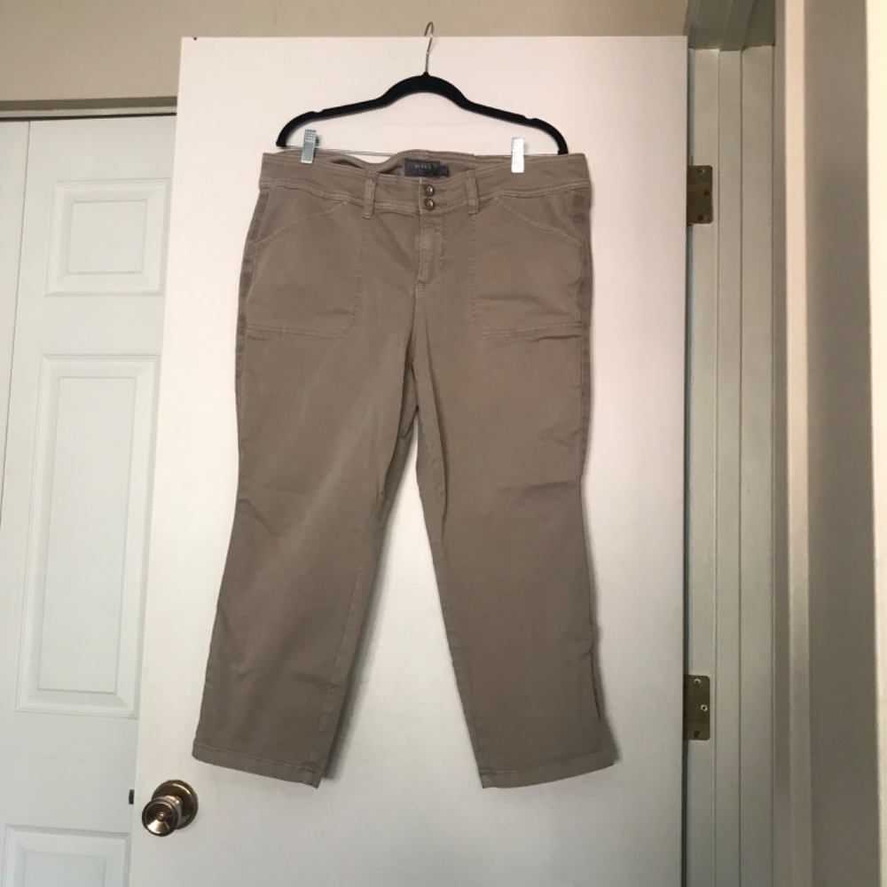 Torrid Pants Aviator Twill Cropped 18 chino Khaki stretch skinny neutral - Picture 3 of 9